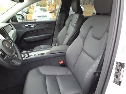 Certified 2025 Volvo XC60 B5 Plus image 18