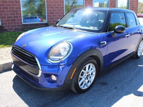 Used 2019 MINI Cooper 4-Door Hardtop FWD image 2