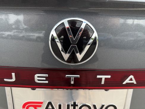 Used 2025 Volkswagen Jetta SE FWD image 30