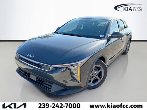 New 2025 Kia K4 LXS image 1