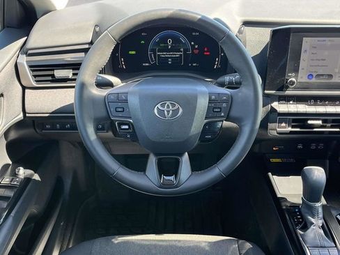 Used 2025 Toyota Camry LE w/ Convenience Package FWD image 17