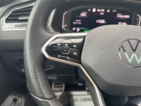 Certified 2022 Volkswagen Tiguan SEL R-Line image 17