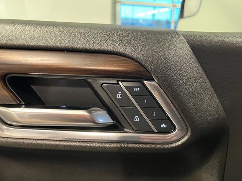 Used 2025 GMC Sierra 1500 SLT image 22