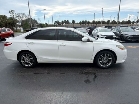 Used 2015 Toyota Camry SE FWD image 8