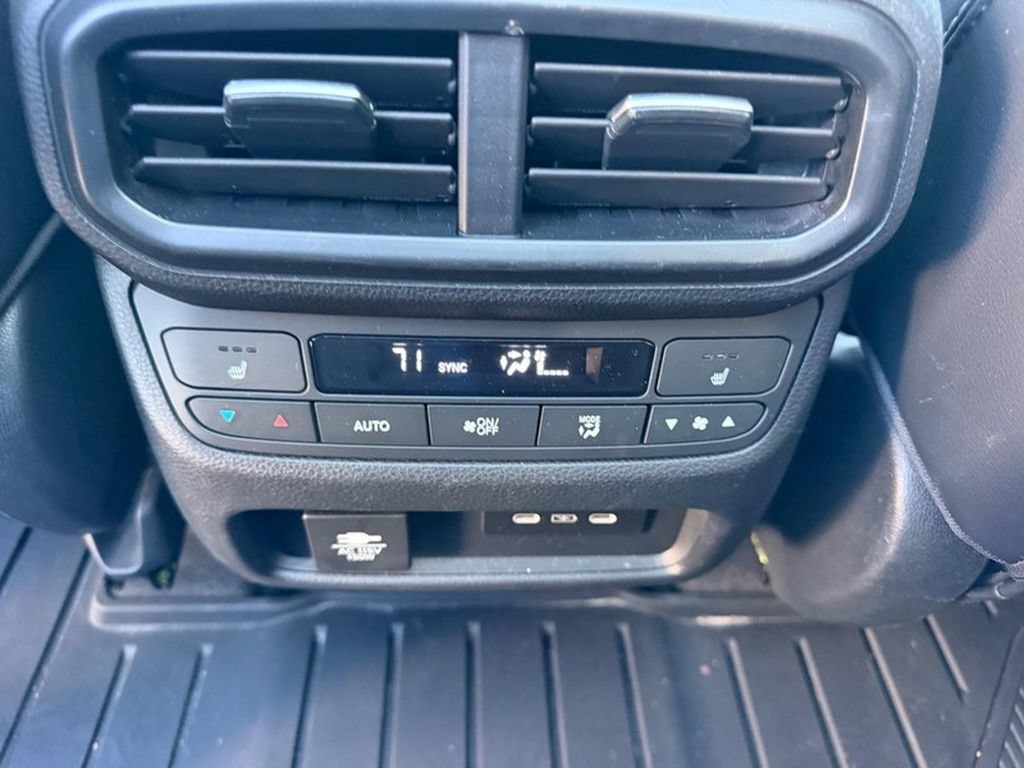 Used 2025 Honda Pilot Elite image 12
