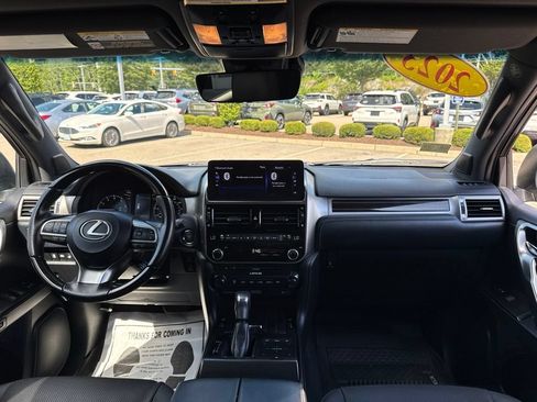 Used 2023 Lexus GX 460 Premium w/ Accessory Package AWD/4WD image 10