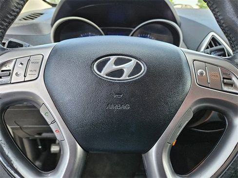 Used 2011 Hyundai Tucson GLS image 14
