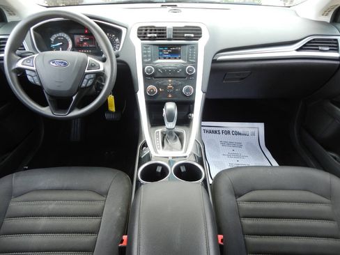 Used 2013 Ford Fusion SE FWD image 2