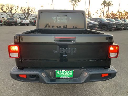 Used 2022 Jeep Gladiator Willys image 6