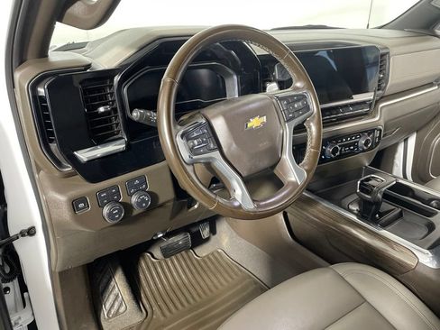 Used 2024 Chevrolet Silverado 1500 LT w/ Leather Package AWD/4WD image 9