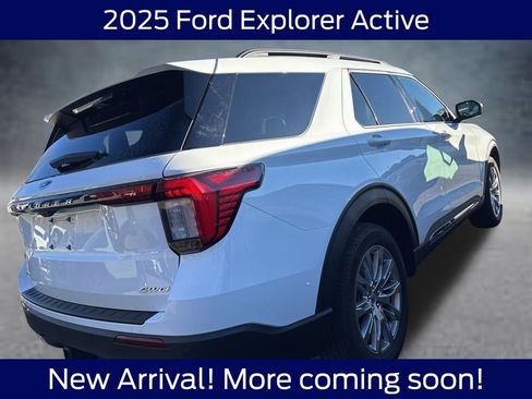 Used 2025 Ford Explorer Active w/ Active Comfort Package image 4