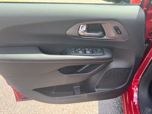 New 2027 Chrysler Pacifica Select AWD/4WD image 21