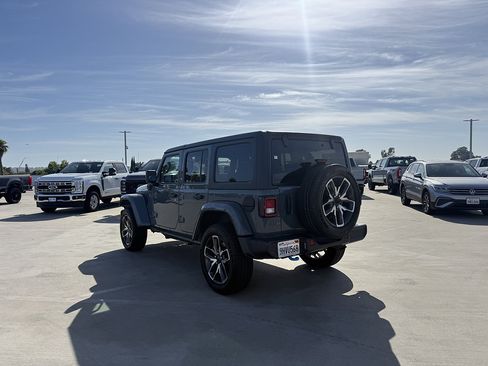 Used 2024 Jeep Wrangler Unlimited AWD/4WD image 2