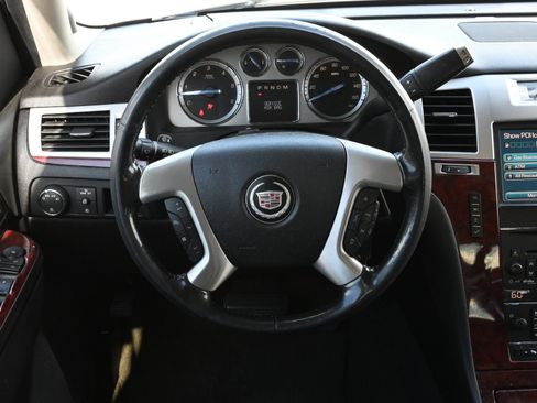 Used 2012 Cadillac Escalade Luxury RWD image 11