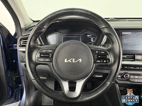 Used 2022 Kia Niro EX FWD image 2