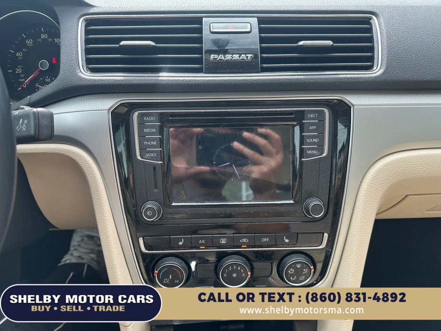Used 2019 Volkswagen Passat 2.0T Wolfsburg w/ Wheels & Sunroof Package FWD image 13