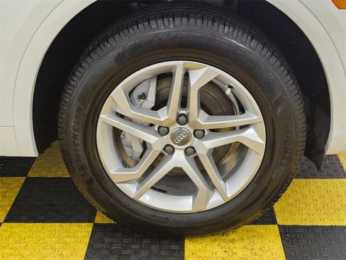 Used 2019 Audi Q5 2.0T Premium w/ Convenience Package image 9