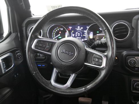 Used 2021 Jeep Wrangler Unlimited Sahara w/ Cold Weather Group AWD/4WD image 16