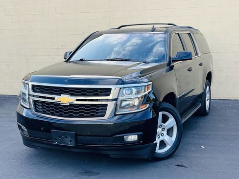 Used 2015 Chevrolet Suburban LT w/ Luxury Package image 3