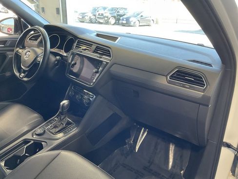 Used 2020 Volkswagen Tiguan SE R-Line image 17