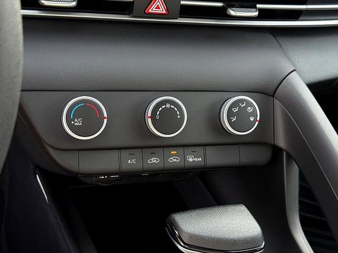 New 2026 Hyundai Elantra SE image 11