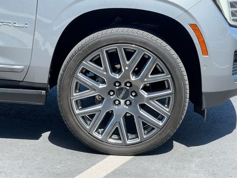 Used 2025 GMC Yukon Denali Ultimate AWD/4WD image 16