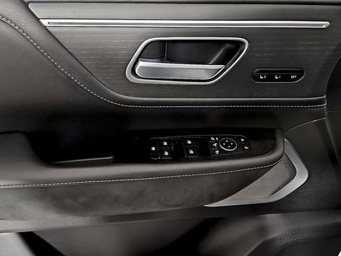 Used 2025 INFINITI QX80 Sensory image 15