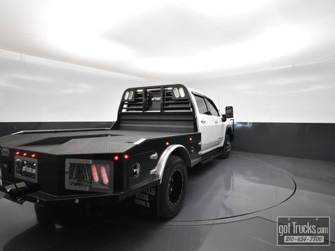 Used 2024 GMC Sierra 3500 SLT w/ SLT Convenience Package image 49