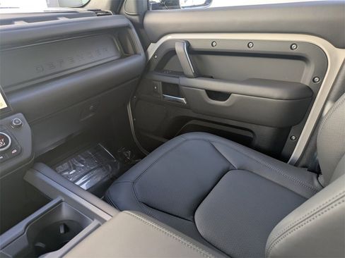 New 2026 Land Rover Defender 110 X-Dynamic SE image 19