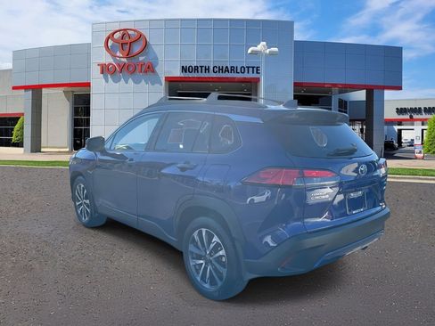 Used 2023 Toyota Corolla Cross XLE w/ Convenience Package image 8