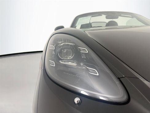 Used 2021 Porsche 718 Boxster RWD image 32