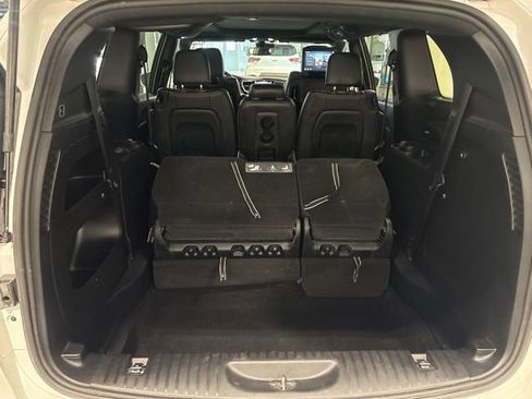 Used 2020 Chrysler Pacifica Touring-L FWD image 42