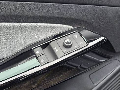 New 2026 Volkswagen ID.4 Pro image 21