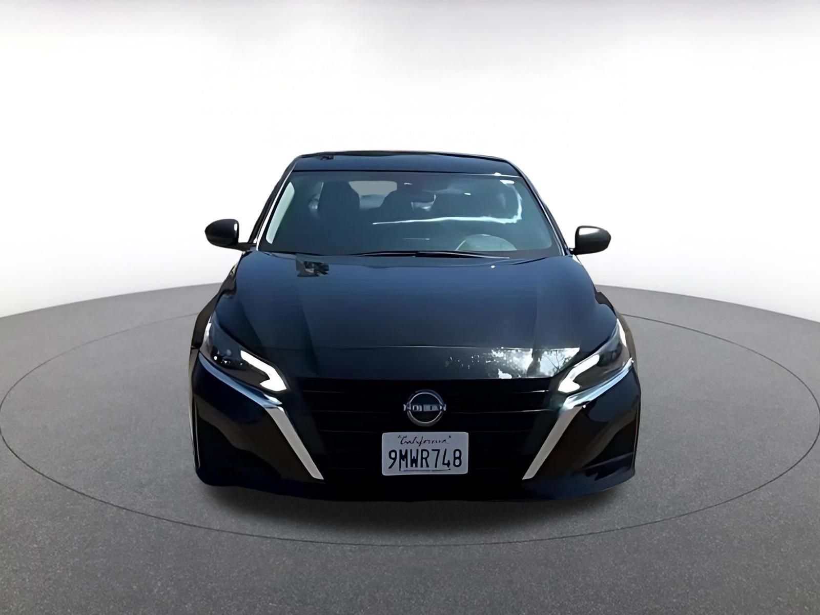 Used 2025 Nissan Altima 2.5 SV FWD image 4