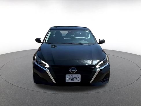 Used 2025 Nissan Altima 2.5 SV FWD image 4