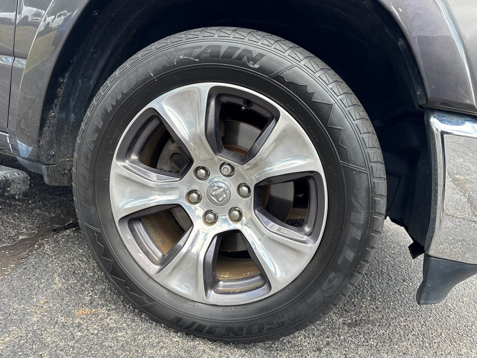 Used 2019 RAM 1500 Laramie RWD image 14
