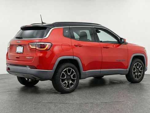 Used 2025 Jeep Compass Trailhawk image 9