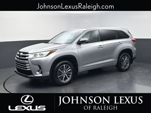Used 2018 Toyota Highlander XLE AWD/4WD image 7