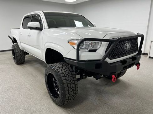 Used 2020 Toyota Tacoma SR AWD/4WD image 2