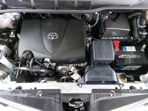 Used 2020 Toyota Sienna LE image 29