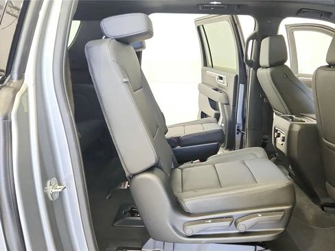 New 2026 Chevrolet Suburban Z71 w/ Comfort Package AWD/4WD image 39