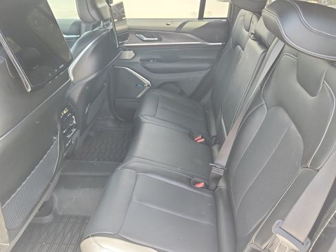 Used 2023 Jeep Grand Cherokee Overland w/ Luxury Tech Group IV AWD/4WD image 17