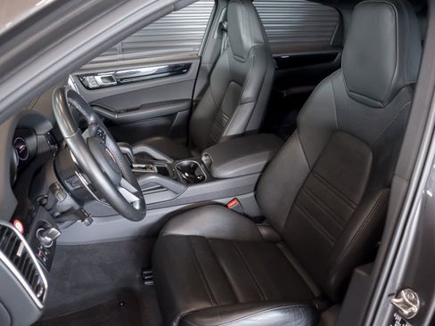 Certified 2023 Porsche Cayenne S image 5