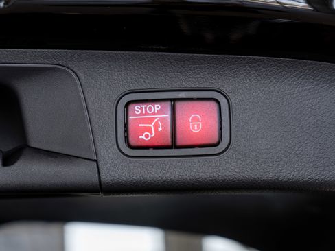 Certified 2025 Mercedes-Benz GLA 250 4MATIC image 36