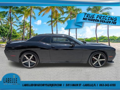 Used 2018 Dodge Challenger SXT RWD image 3