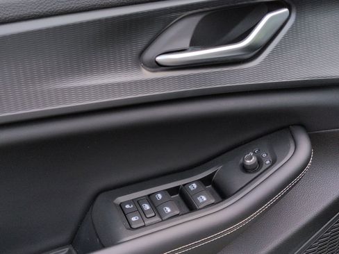 Used 2024 Jeep Grand Cherokee Altitude image 13