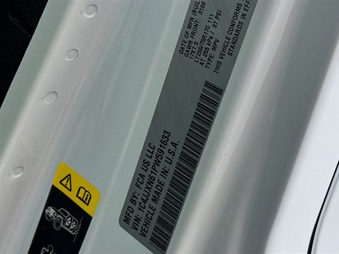 Used 2023 Jeep Wrangler Unlimited w/ Sun & Screen Package image 12