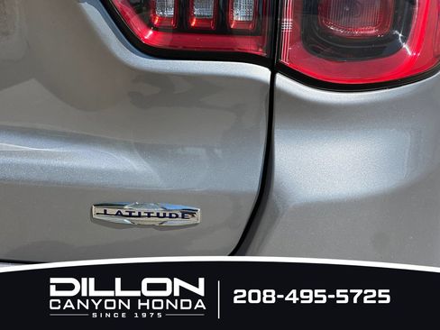 Used 2017 Jeep Compass Latitude AWD/4WD image 25