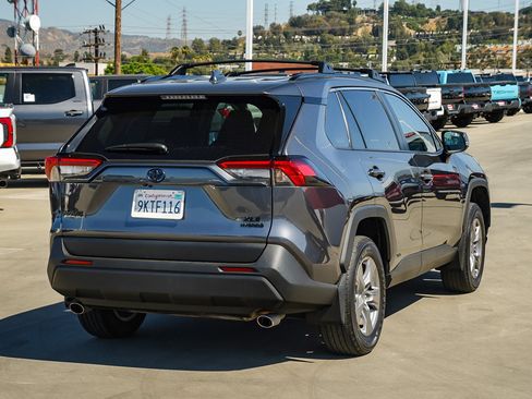 Used 2024 Toyota RAV4 XLE AWD/4WD image 7
