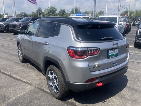 Used 2022 Jeep Compass Trailhawk w/ Trailhawk Convenience Group AWD/4WD image 5